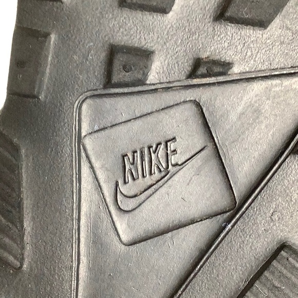 Nike black Huarache run sneakers kid size 12C EUC - Picture 10 of 16